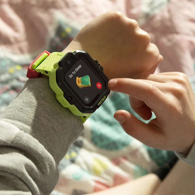 Must‑Have Features in a Kids Smartwatch: SOS Button, Parental Controls, and Internet Safety