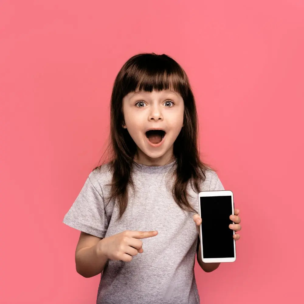 Why Parents Should Wait To Give a Smartphone to Their Child
