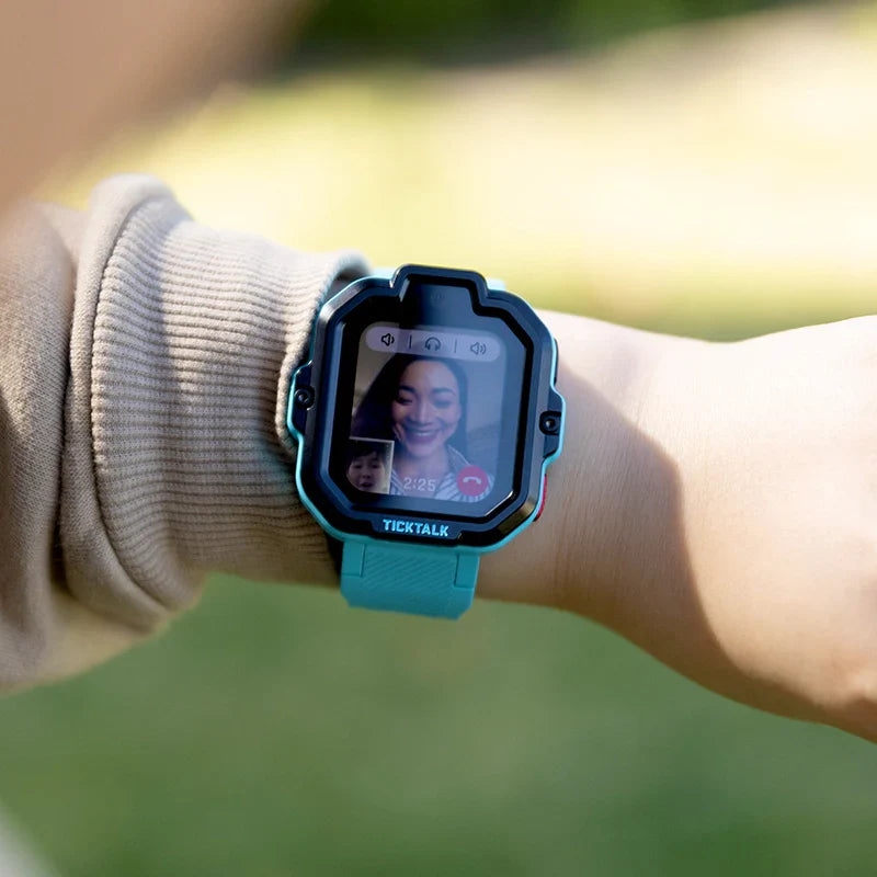 How to Use Your Child’s Smartwatch to Coordinate Pickups, Playdates, and After-School Activities